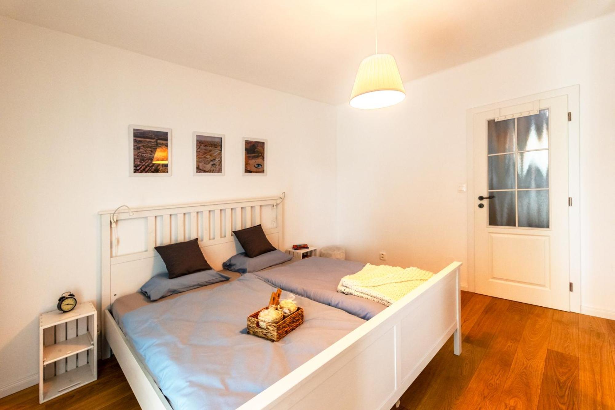 Quiet Apartment In New City Center, Nivy ブラチスラヴァ エクステリア 写真
