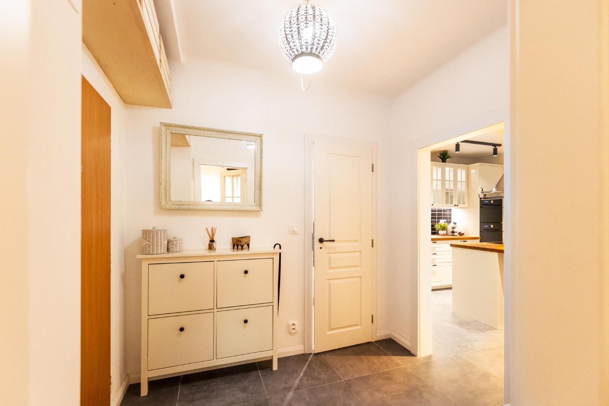 Quiet Apartment In New City Center, Nivy ブラチスラヴァ エクステリア 写真