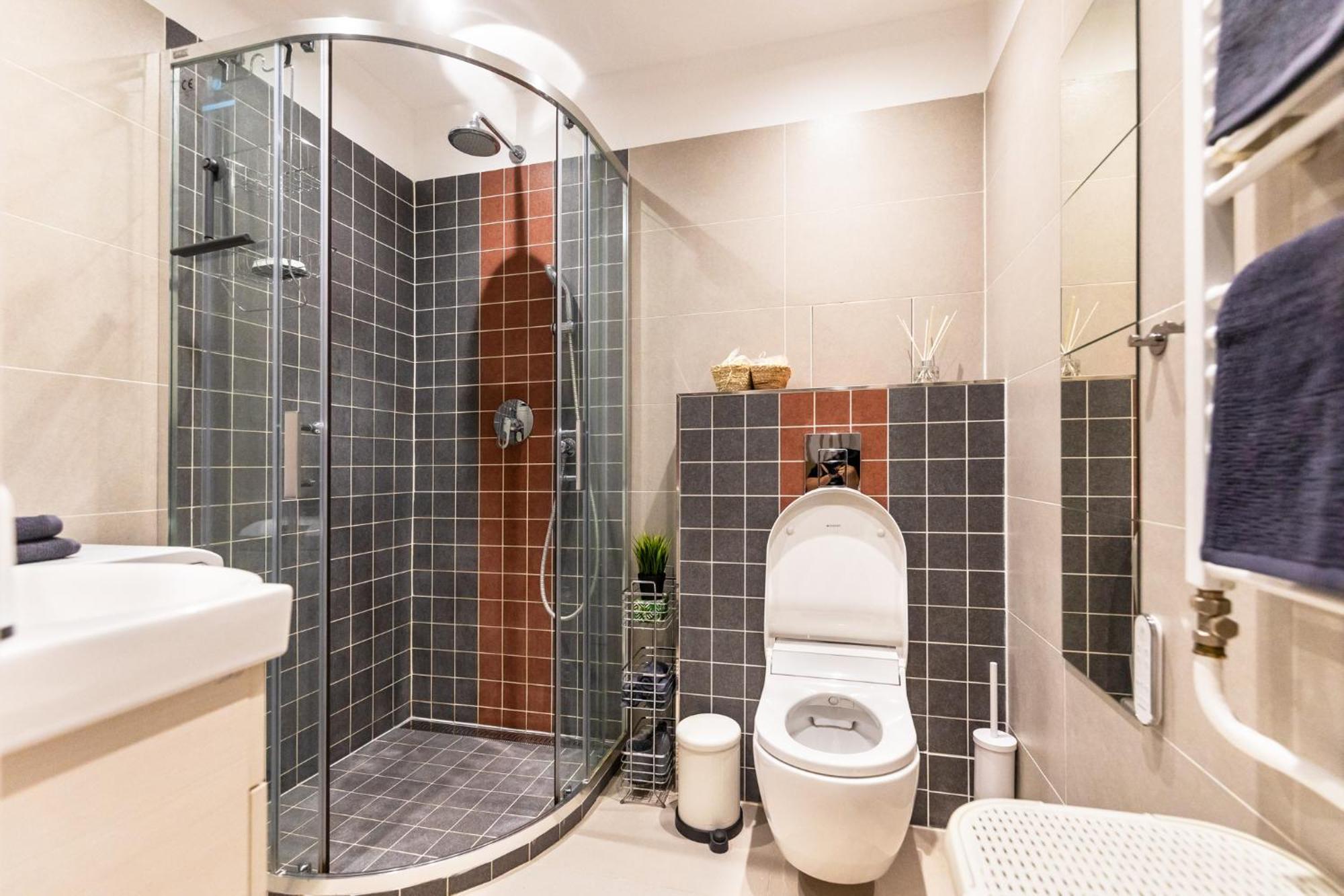 Quiet Apartment In New City Center, Nivy ブラチスラヴァ エクステリア 写真